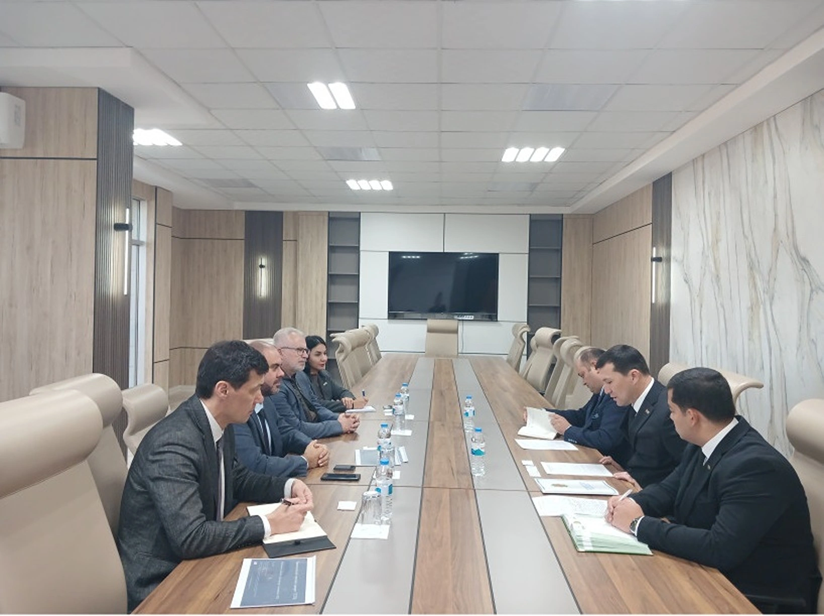 Turkmenistan, U.S.-based AECOM discuss modernization of transport corridors