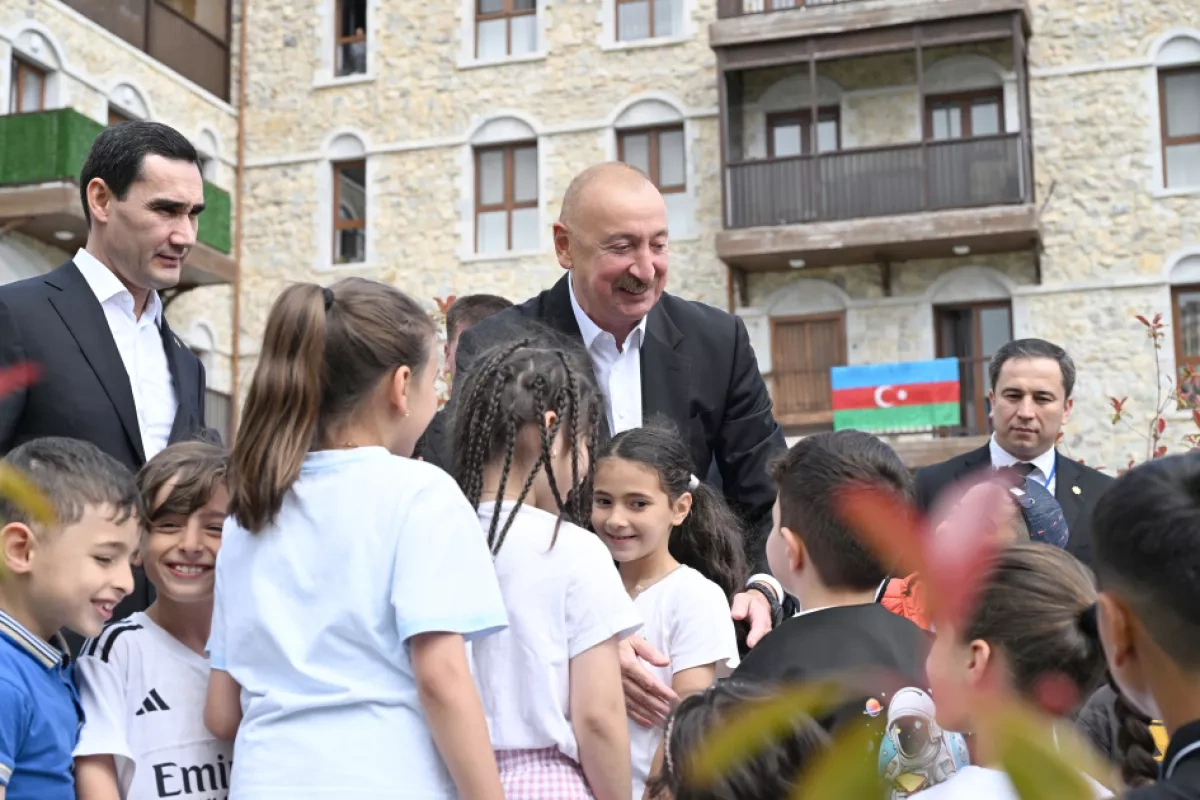 Azerbaijani, Turkmen leaders visit newly built housing project in Shusha PHOTO
