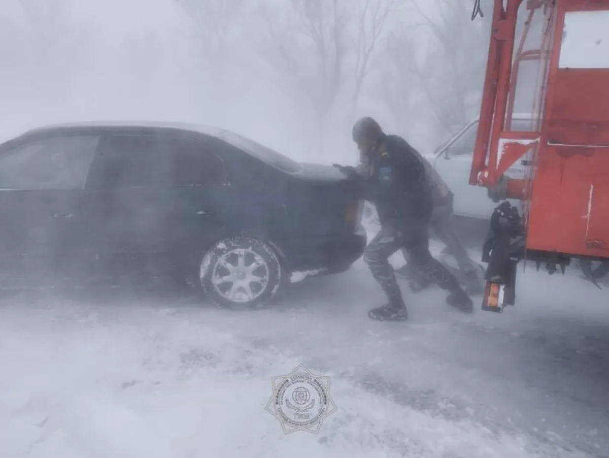 Kazakhstan rescues 145 people stranded by snowstorm Over past 10 days / photo