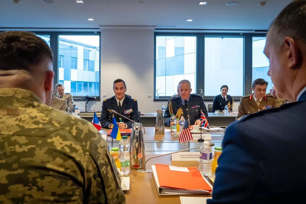 French, British, Ukrainian chiefs meet in Paris on Ukraine security guarantees PHOTO