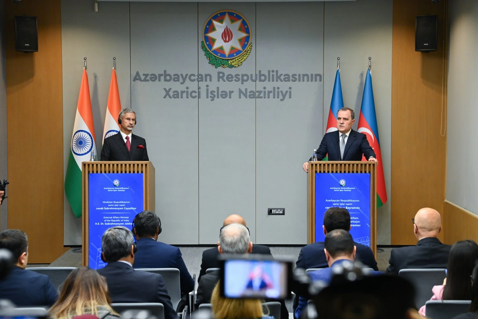 Azerbaijan, India discuss bilateral, regional issues (PHOTO)