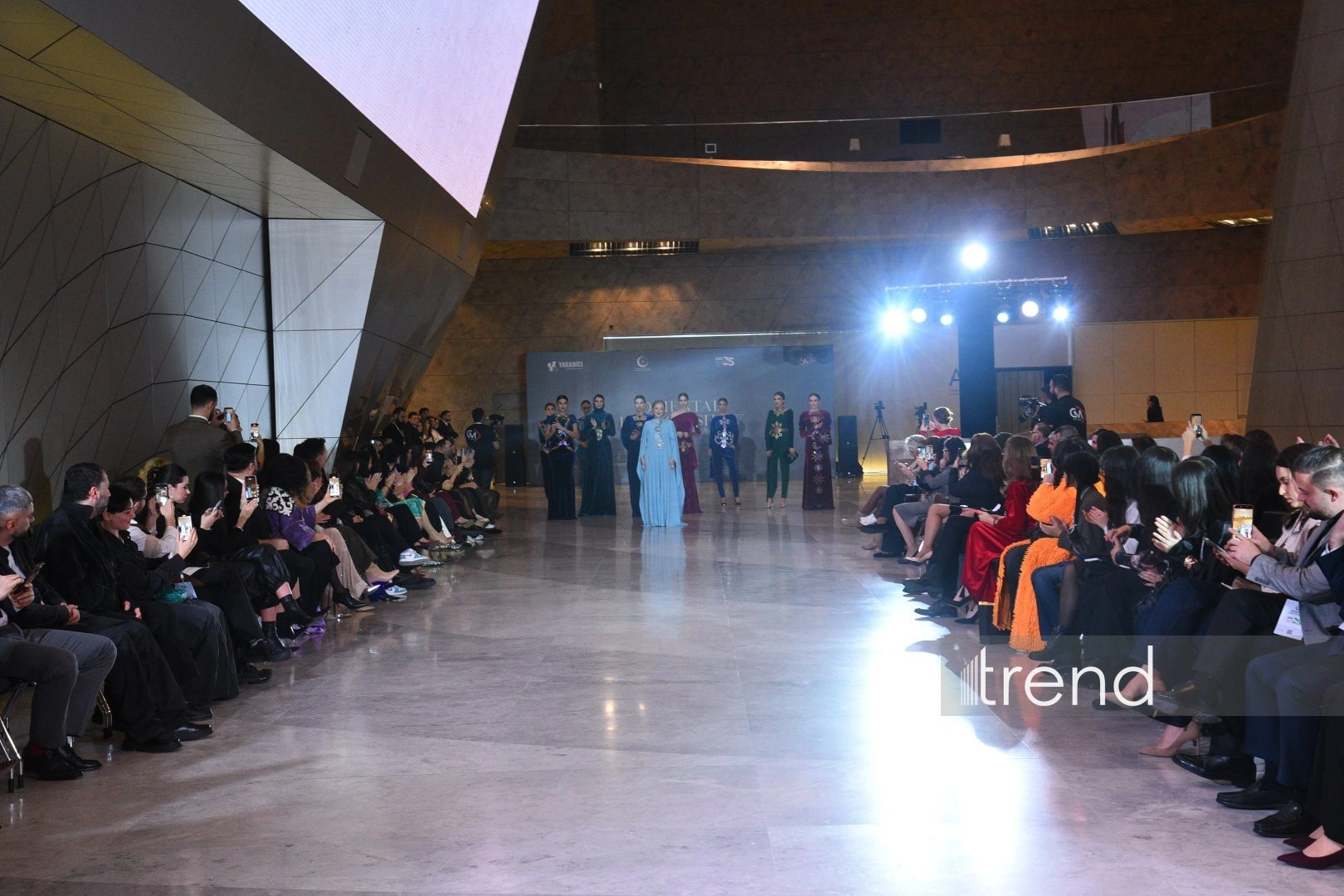Colorful defile of Oriental Fashion Show highlights Baku Creative Week - 2025 (PHOTO)