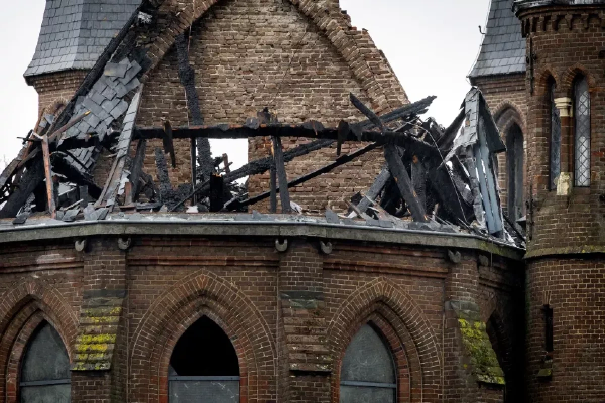 Fireworks accidents claim two lives in Netherlands, fire destroys Amsterdam church PHOTO