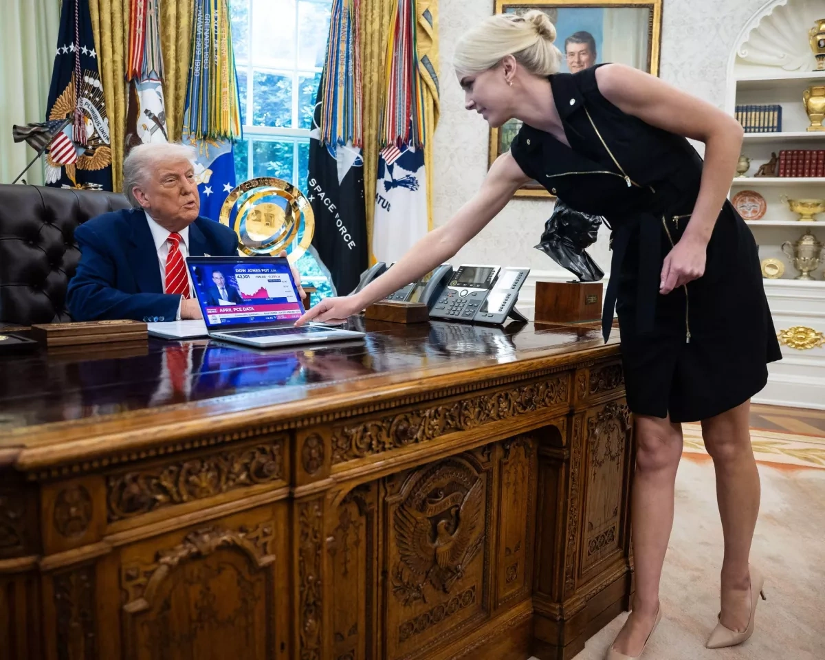 Trump hands out sizable holiday gifts to White House staffers