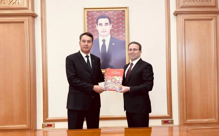 Azerbaijan, Turkmenistan discuss transport and telecommunications co-op