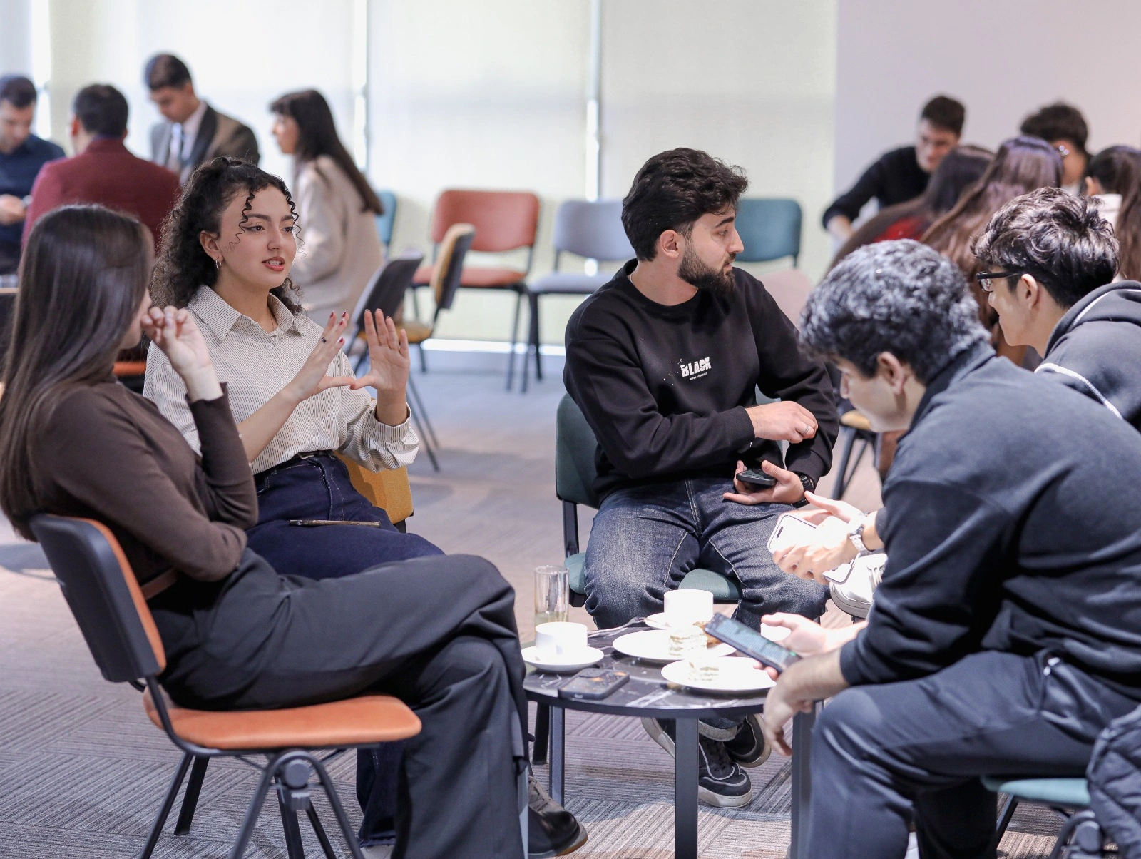 Innovation competition at UNEC: “B2B Solutions” and “Green Karabakh” Hackathons Held (PHOTO)
