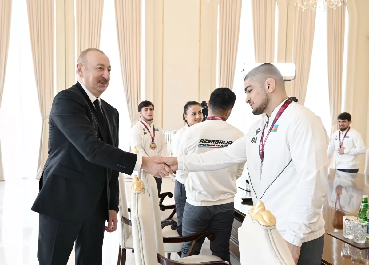 President Aliyev honors national wrestling teams following European Championships PHOTO