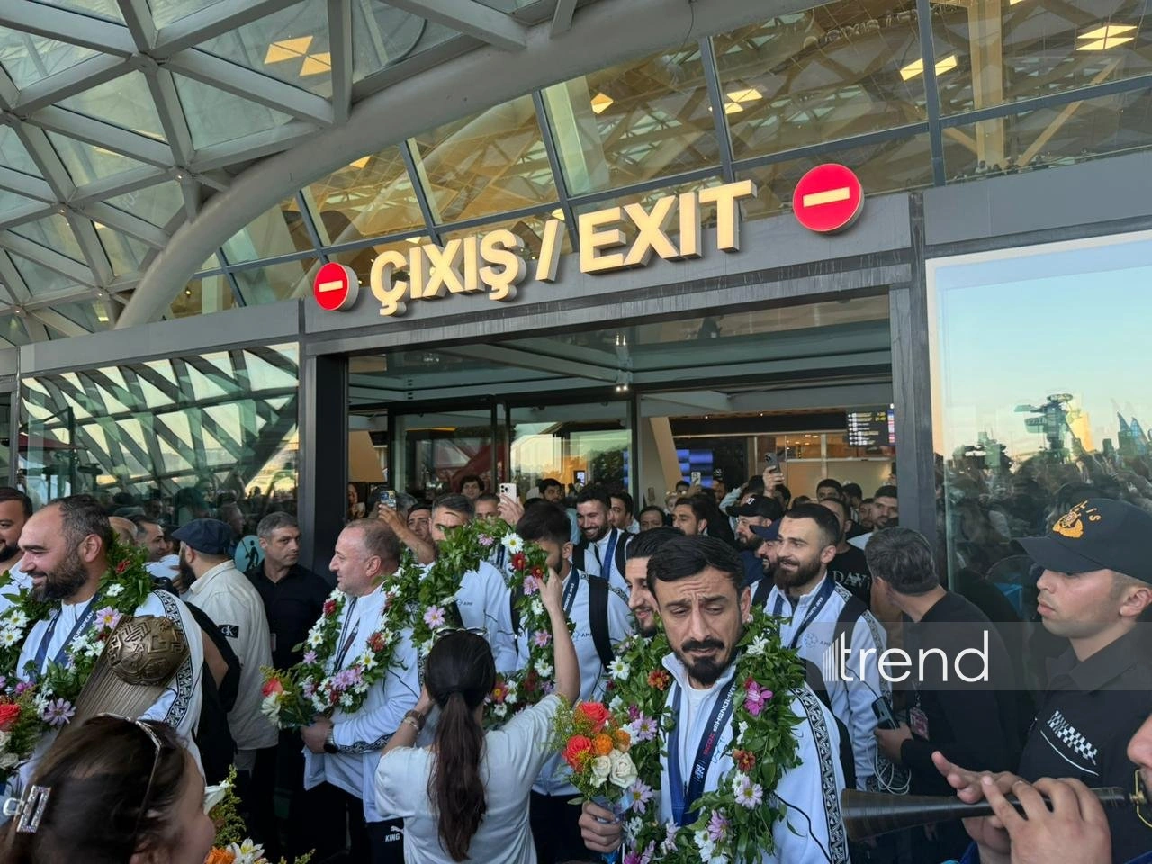 Azerbaijan’s European minifootball champions return home (PHOTO)