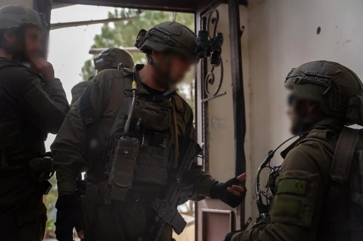 Israeli military seizes weapons, strikes "Hezbollah infrastructure" in Lebanon Photo