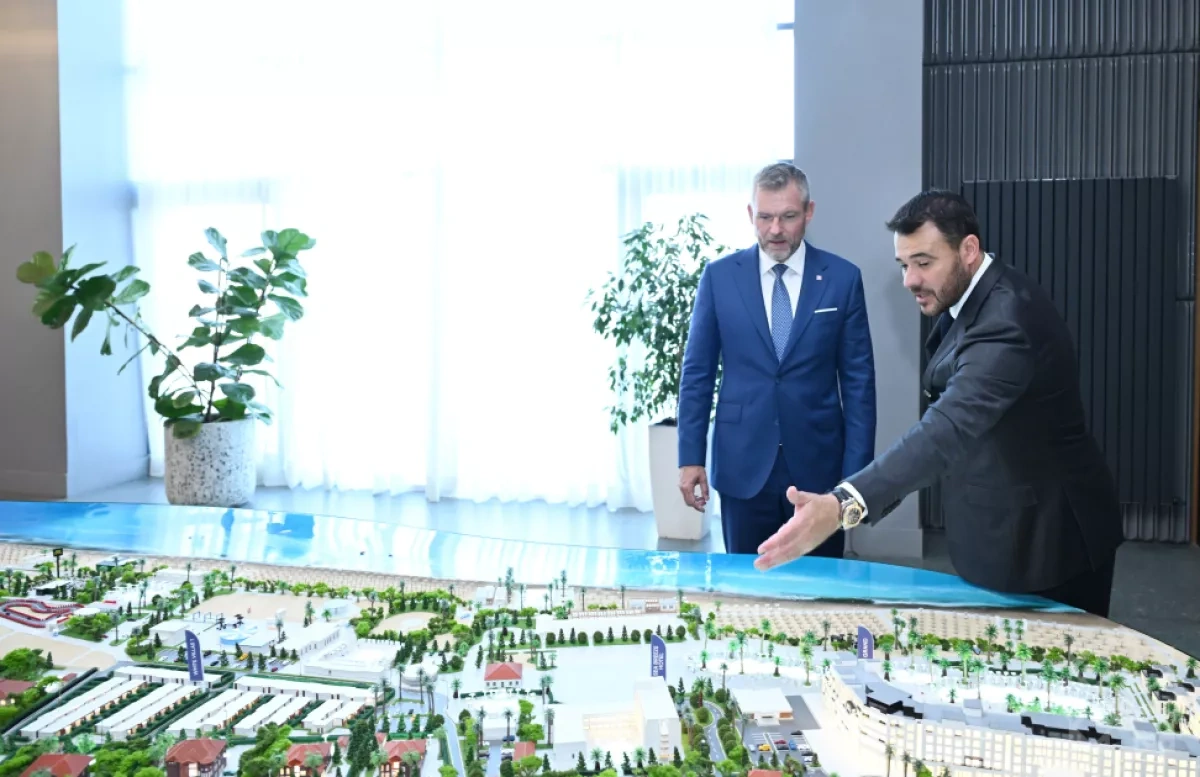 Slovak president explores Sea Breeze development on Caspian coast PHOTO