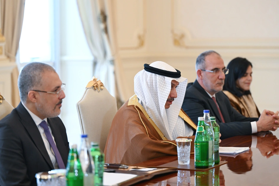 President Ilham Aliyev receives delegation led by Chairman of Islamic Development Bank group (PHOTO)