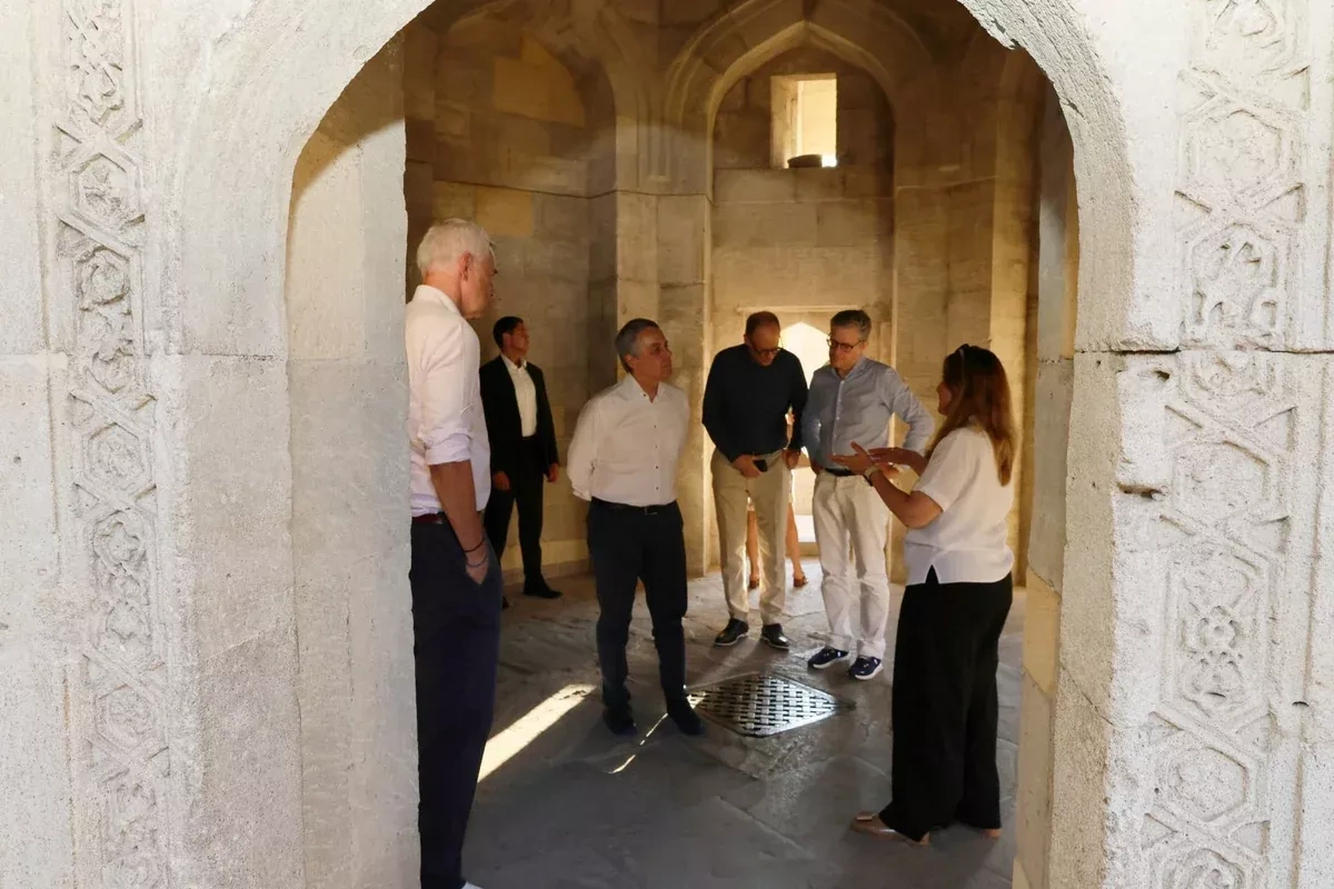 OSCE chairperson-in-office tours Baku's historic Icherisheher PHOTO