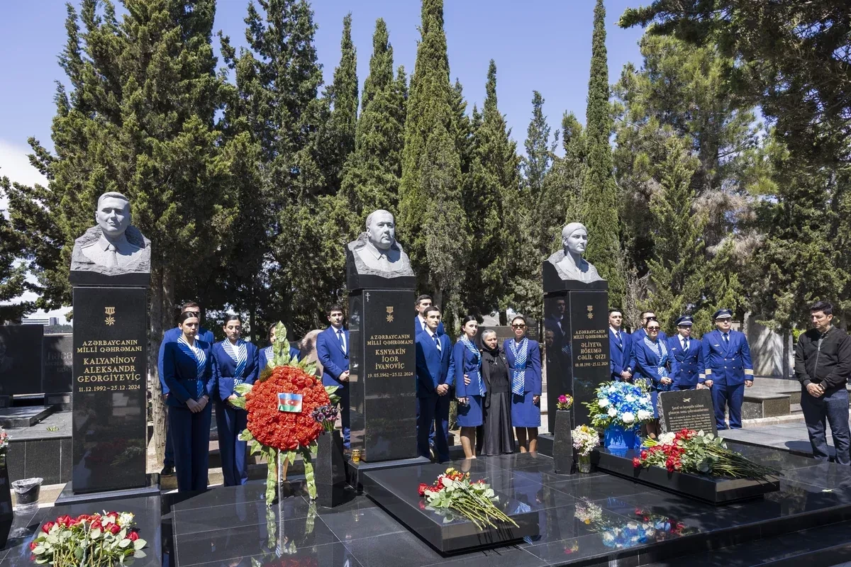 AZAL staff pay tribute to Azerbaijani National Hero Hokuma Aliyeva PHOTO