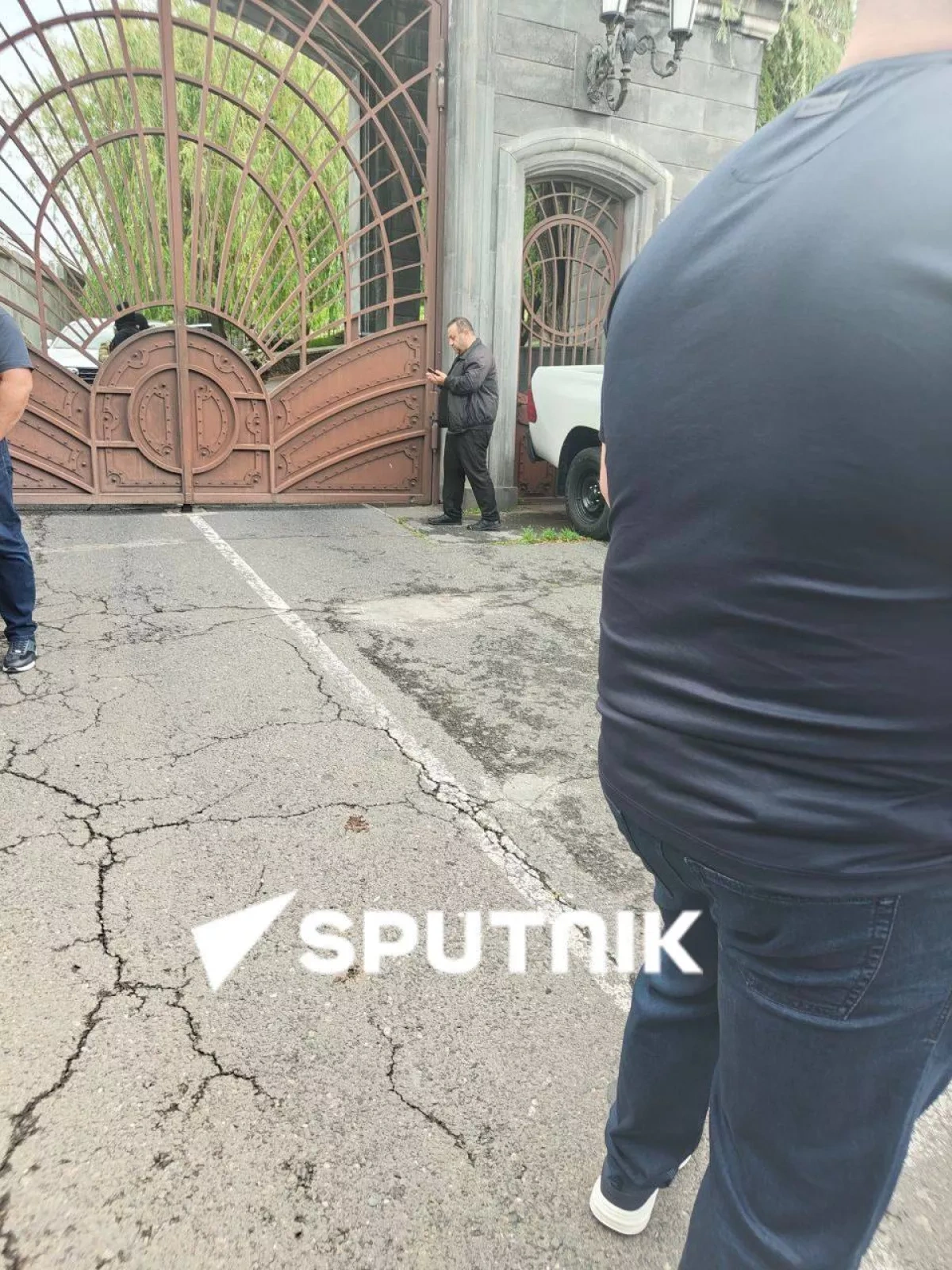 Armenian authorities launch raids on opposition leader's properties PHOTO