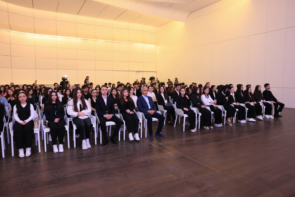 Heydar Aliyev Center hosts youth meeting on “Heydar Aliyev and the Creativity of Omar Eldarov” (PHOTO)