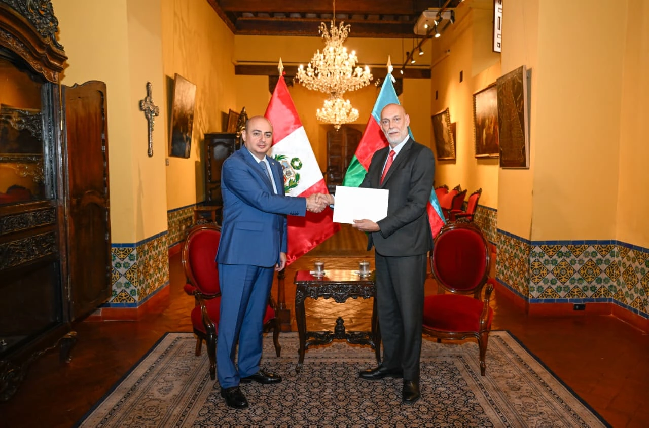 Azerbaijani envoy presents copy of credentials at Peru MFA (PHOTO)