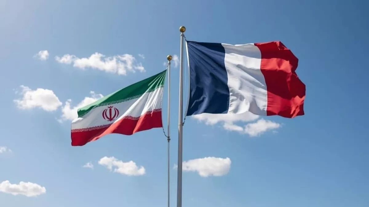Macron discusses end to blockade in Strait of Hormuz with Pezeshkian