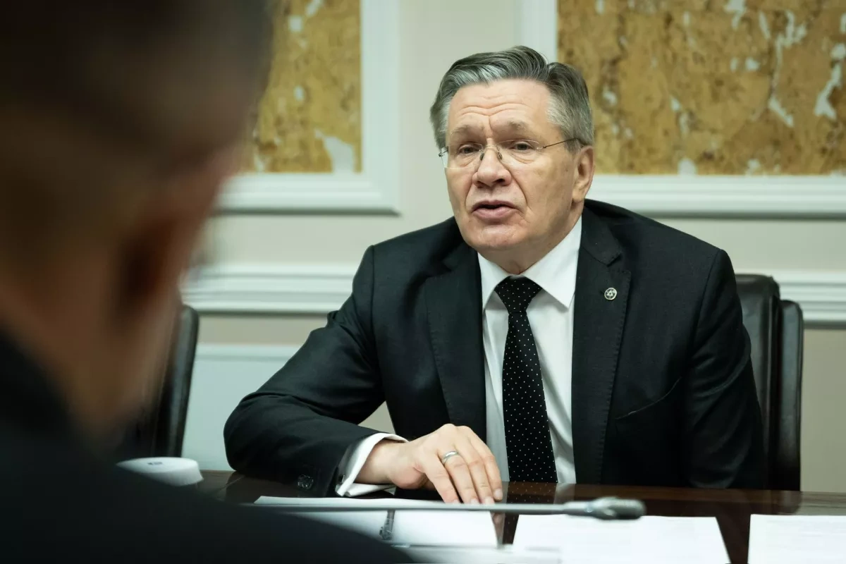 Hungary’s top diplomat arrives in Moscow to boost economic ties photo