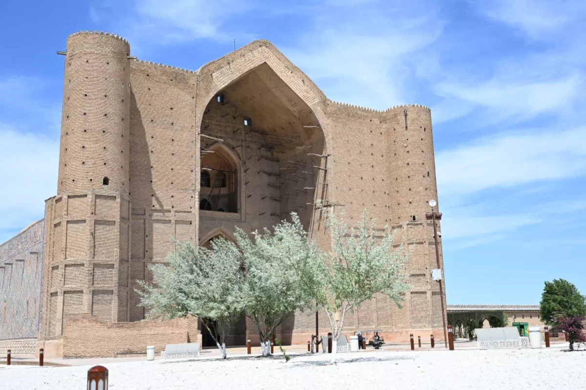 Azerbaijani president tours “Azret Sultan” museum-reserve in Turkistan PHOTO