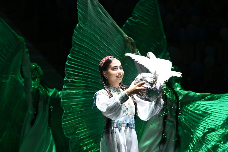 Leyla Aliyeva watches performance of Turkmen iconic Galkynysh national equestrian group in Arkadag city (PHOTO)
