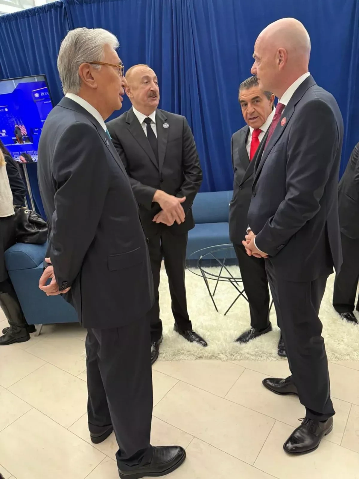 Aliyev, Pashinyan hold brief standing conversation in Washington VIDEO/Photo