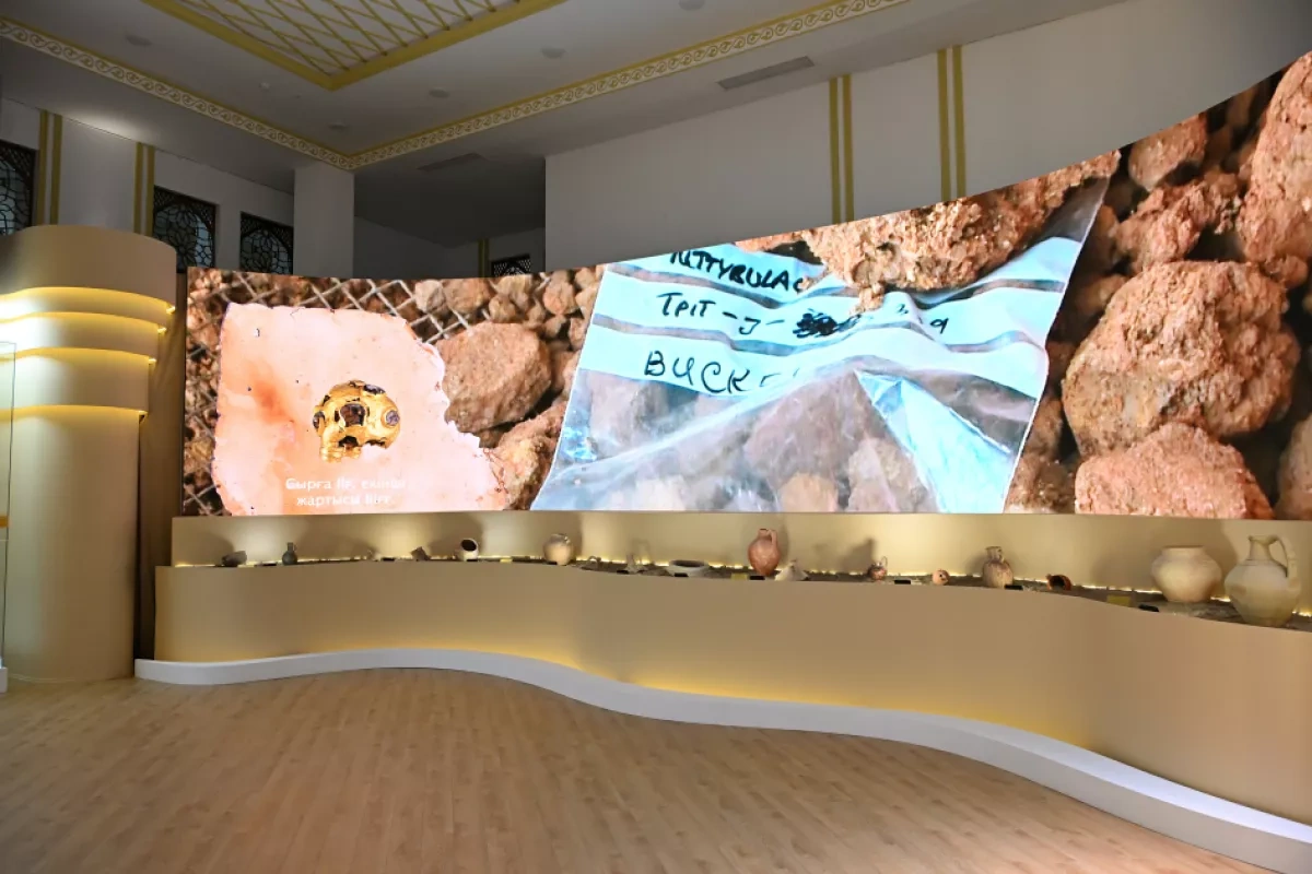 Azerbaijani president tours “Azret Sultan” museum-reserve in Turkistan PHOTO