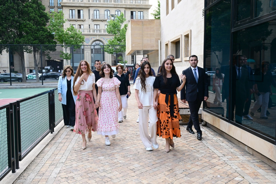 Leyla Aliyeva and Arzu Aliyeva attend opening and presentation ceremonies at the Seaside National Park (PHOTO)