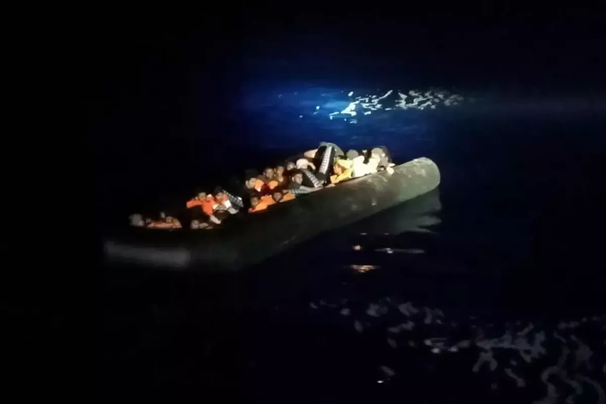 One dead, several missing as migrant boat capsizes near Türkiye's Izmir video