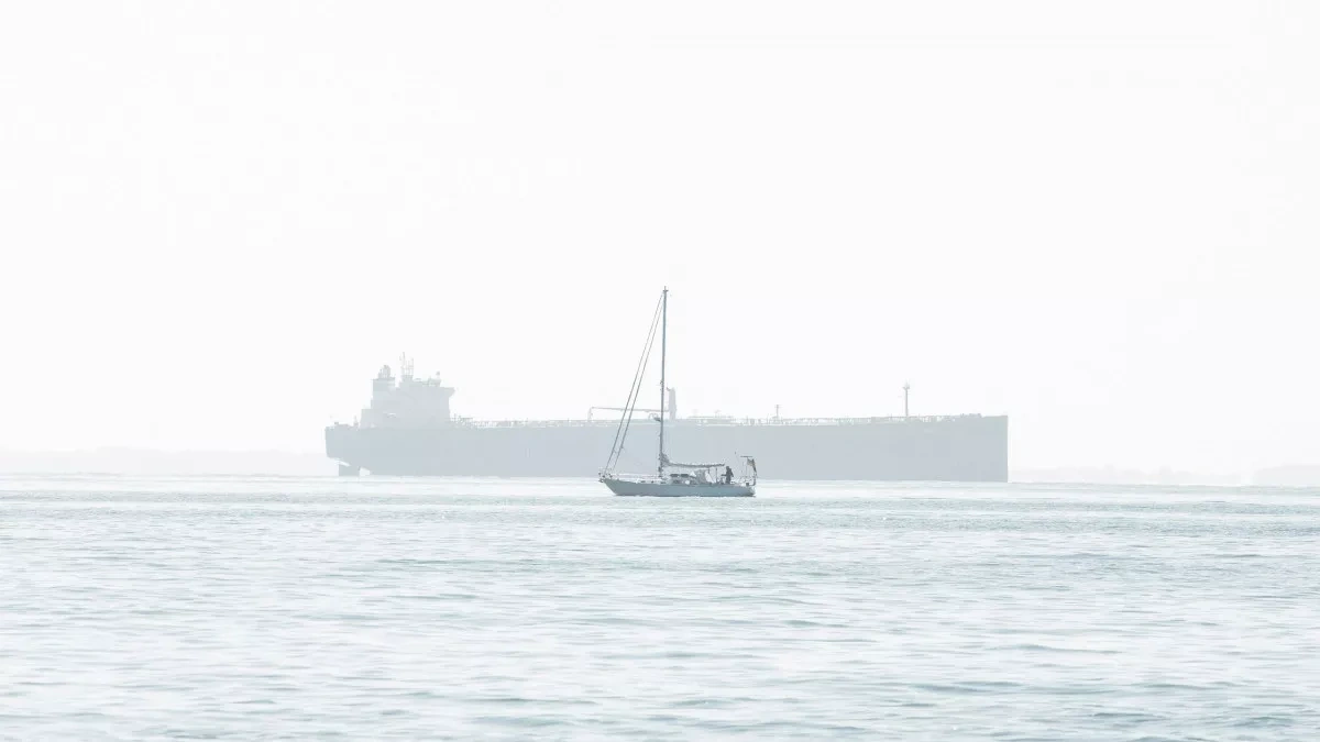 Loud bang reported near bulk carrier in Persian Gulf