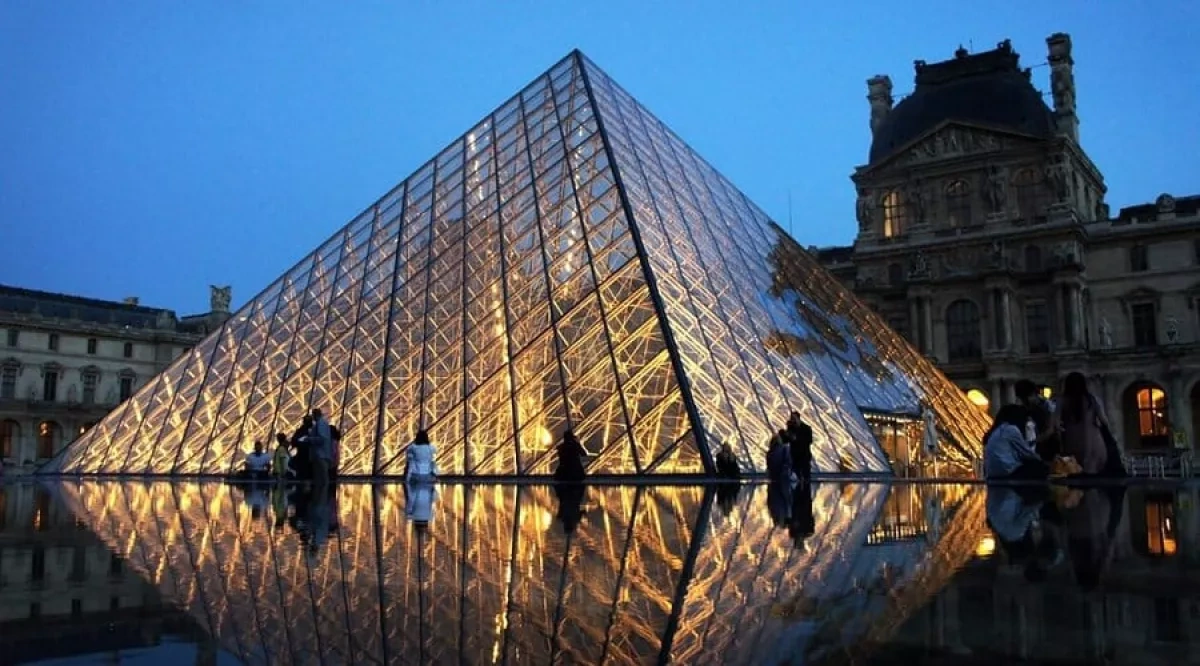 Louvre continues to be plagued by misfortunes with latest water leak
