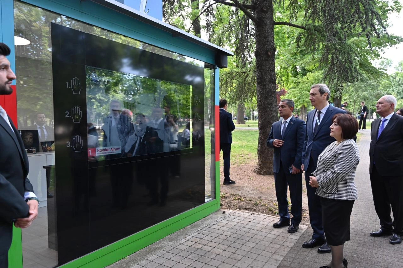 Speaker of Azerbaijani Parliament visits monument to National Leader Heydar Aliyev in Belgrade (PHOTO)