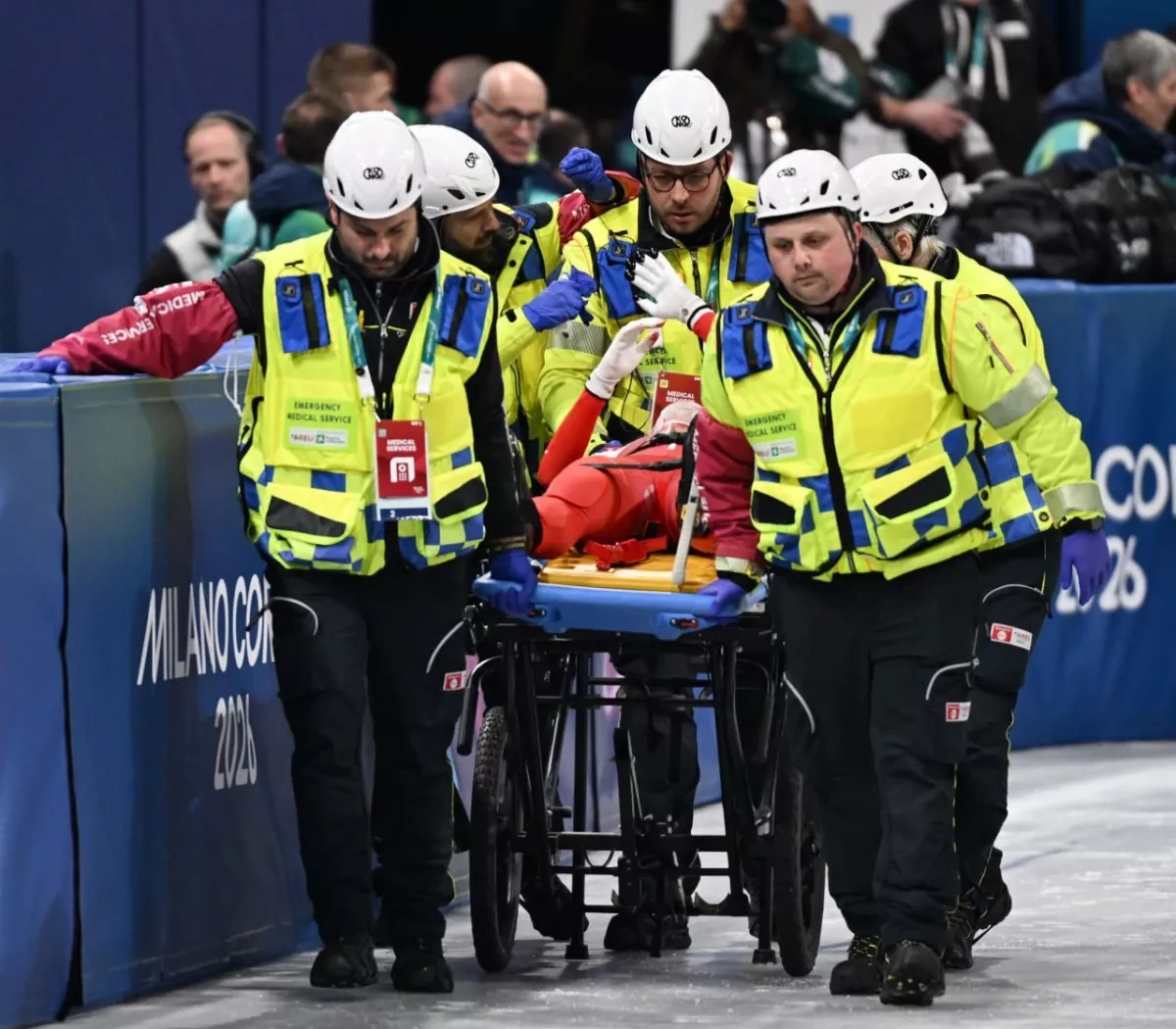 Polish speedskater leaves race on stretcher after skate blade injury to face Photo