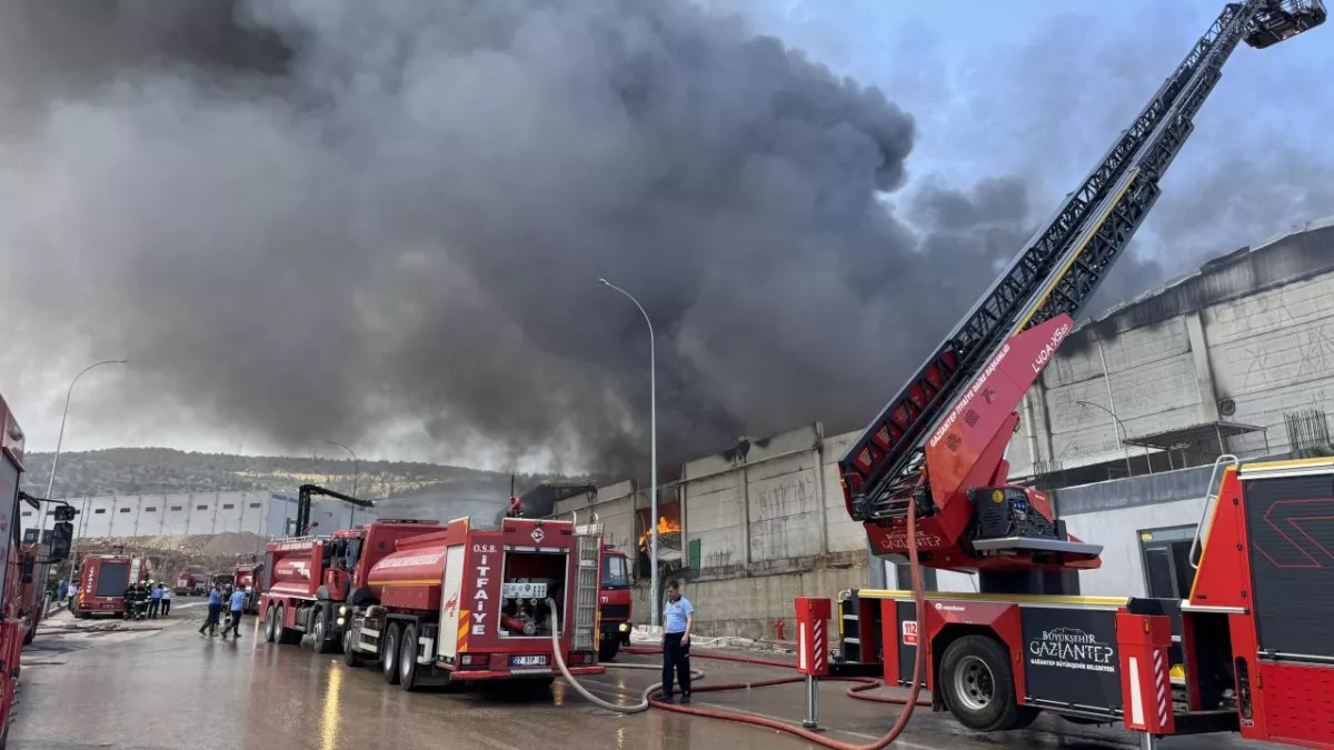 Fire engulfs textile factory in Türkiye’s Gaziantep PHOTO