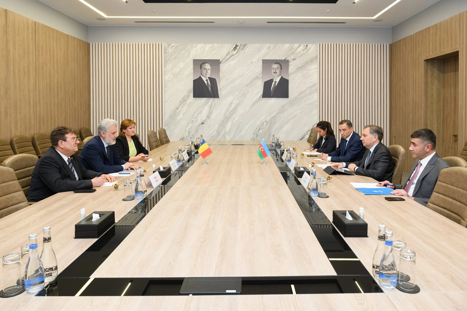 Azerbaijan and Romania review сooperation issues on digitalization (PHOTO)