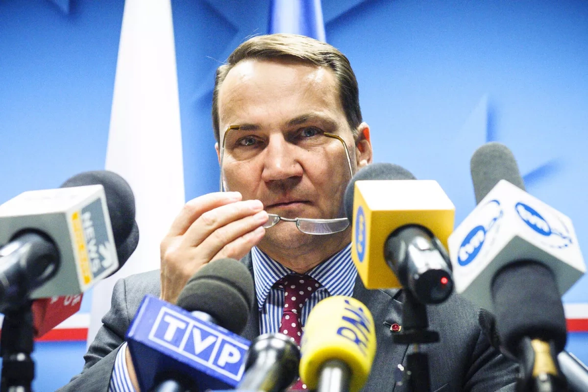 Polish FM: NATO forces could destroy half of Russia’s oil refineries