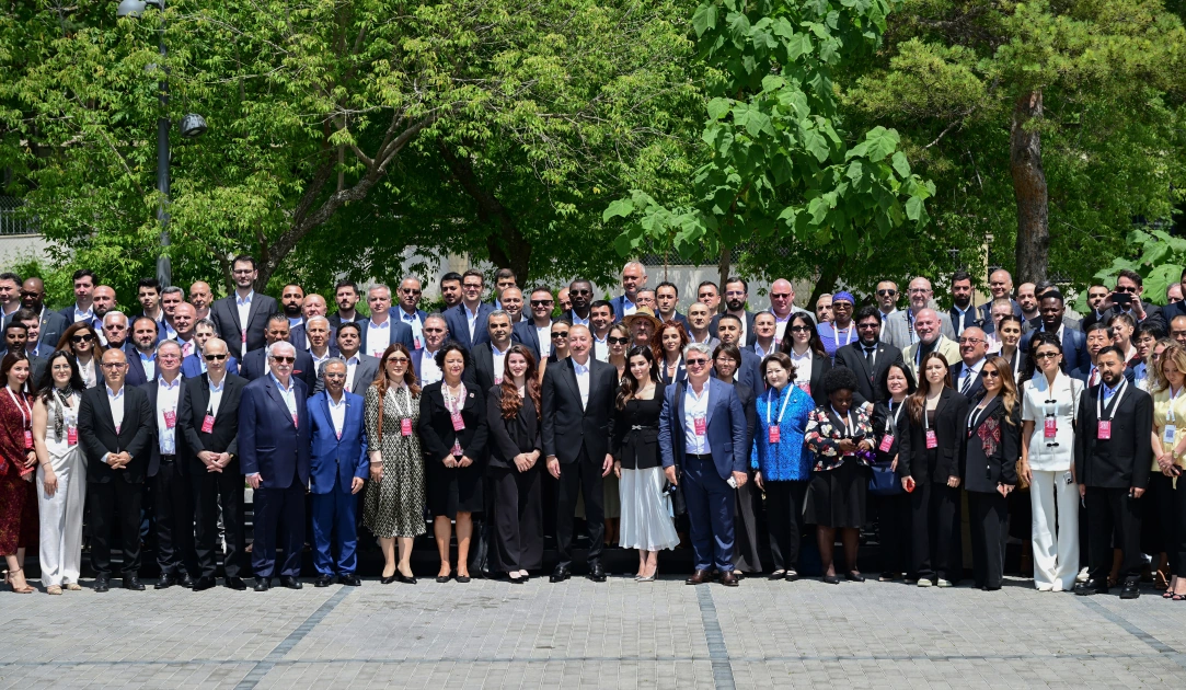 President Ilham Aliyev meets with participants of 4th Shusha Global Media Forum following opening ceremony (VIDEO)