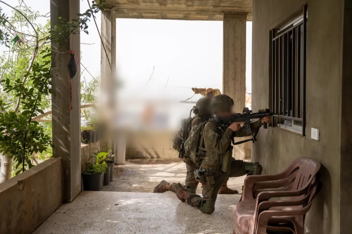Israeli military seizes weapons, strikes "Hezbollah infrastructure" in Lebanon Photo