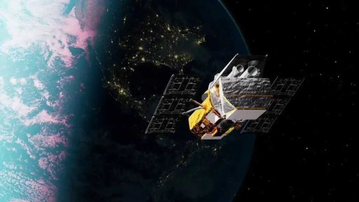 NASA launches mission to save falling space telescope