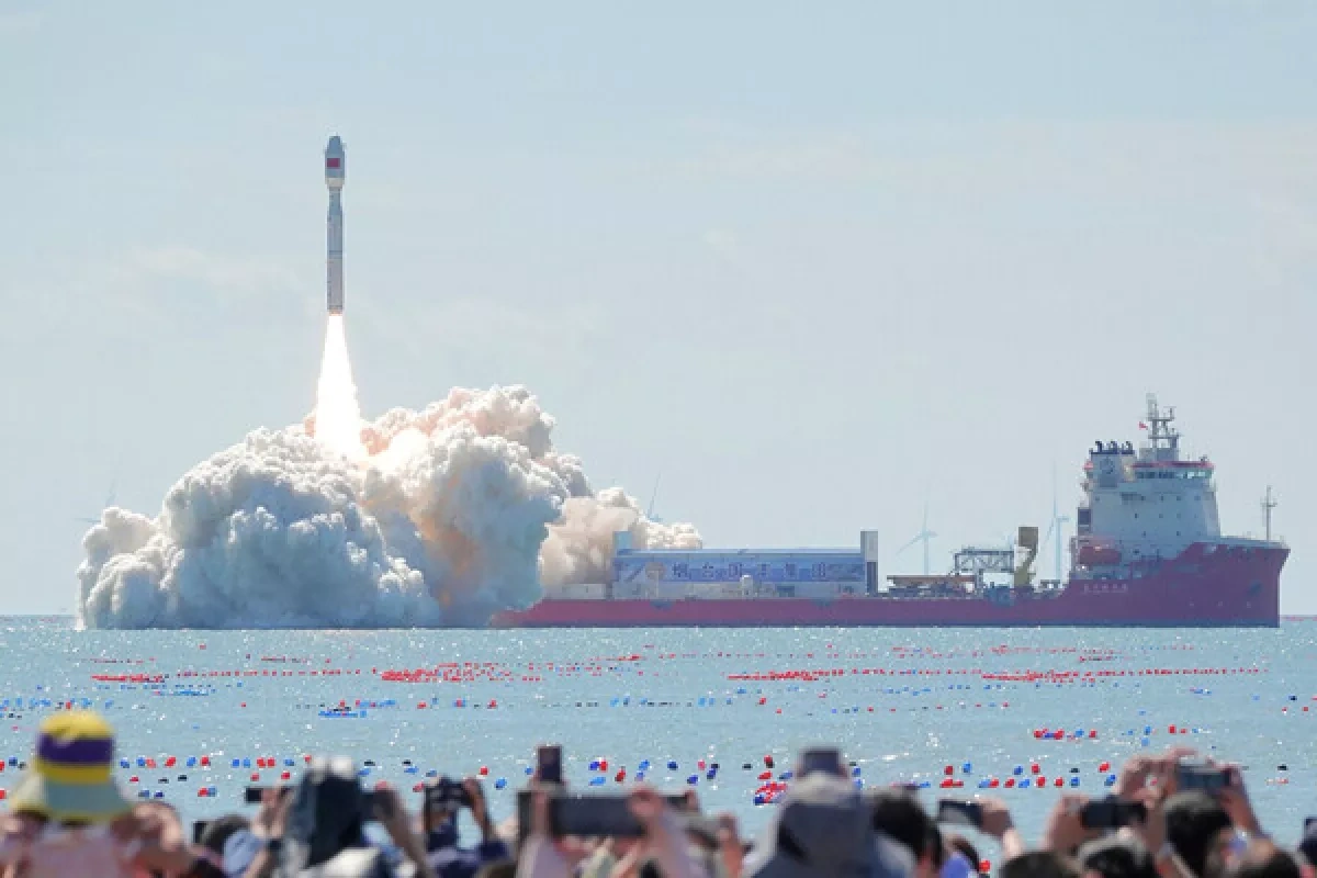 China launches 10 satellites aboard Smart Dragon 3 carrier rocket from Sea platform PHOTO