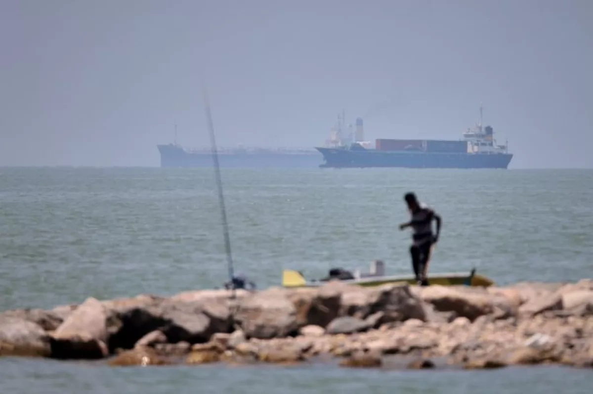 Iran begins return of 55 fishermen detained in UAE waters