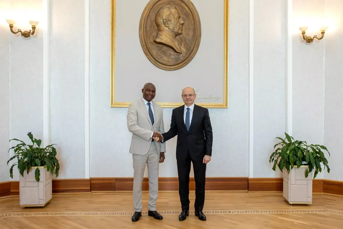 Baku pushes energy diplomacy forward in meetings with GECF, IRENA PHOTO