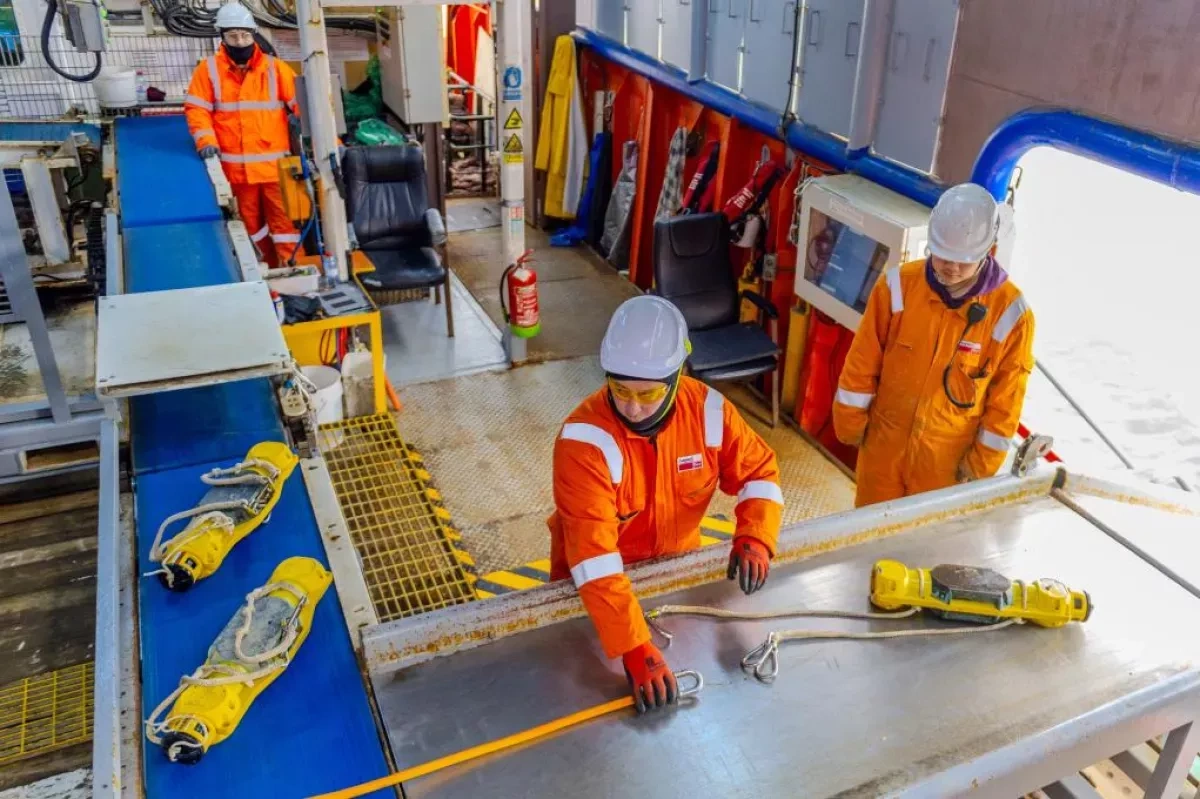 Far from home, united at sea: Chinese, Azerbaijani seismic crew boost energy ties