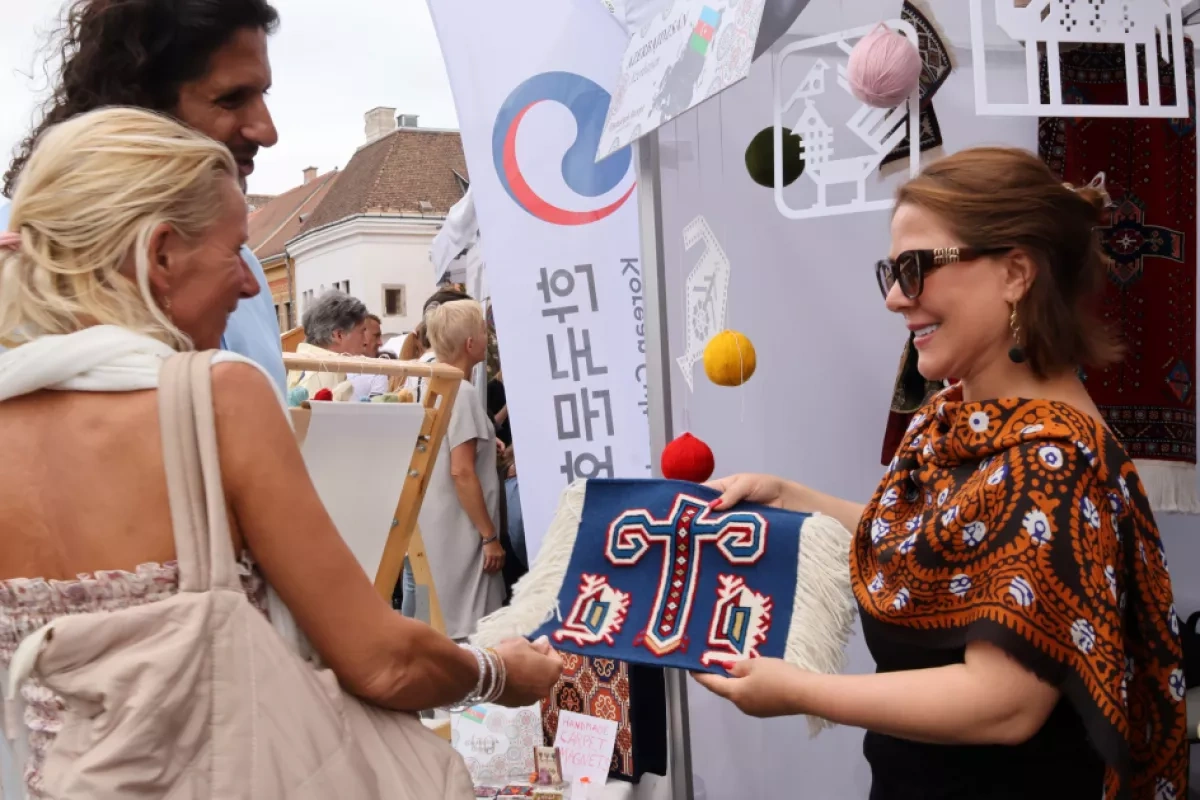Azerbaijan showcases carpet, kelaghayi traditions at Budapest Folk Arts festival PHOTO