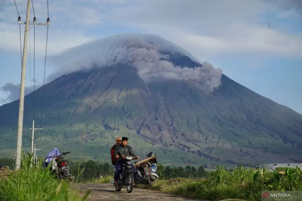 Indonesian volcano Semeru erupts, ash reaches 3,000 metres PHOTO