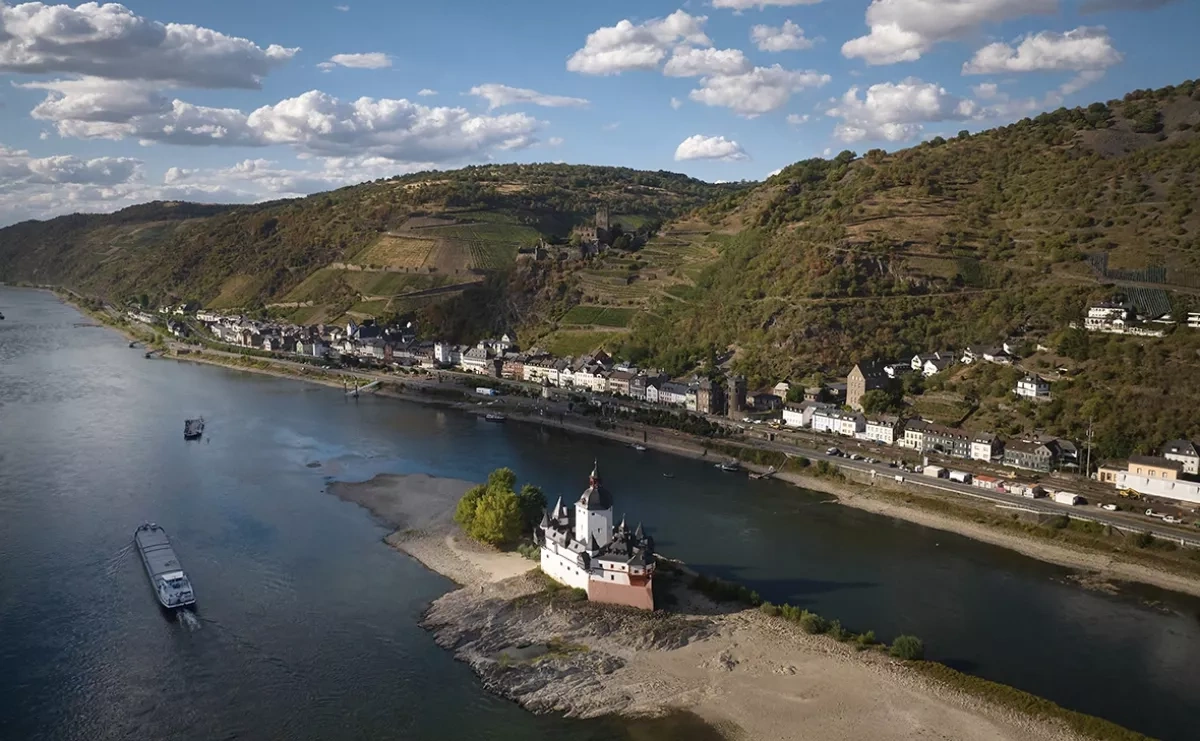 Water crisis deepens as Rhine hits record low in Düsseldorf