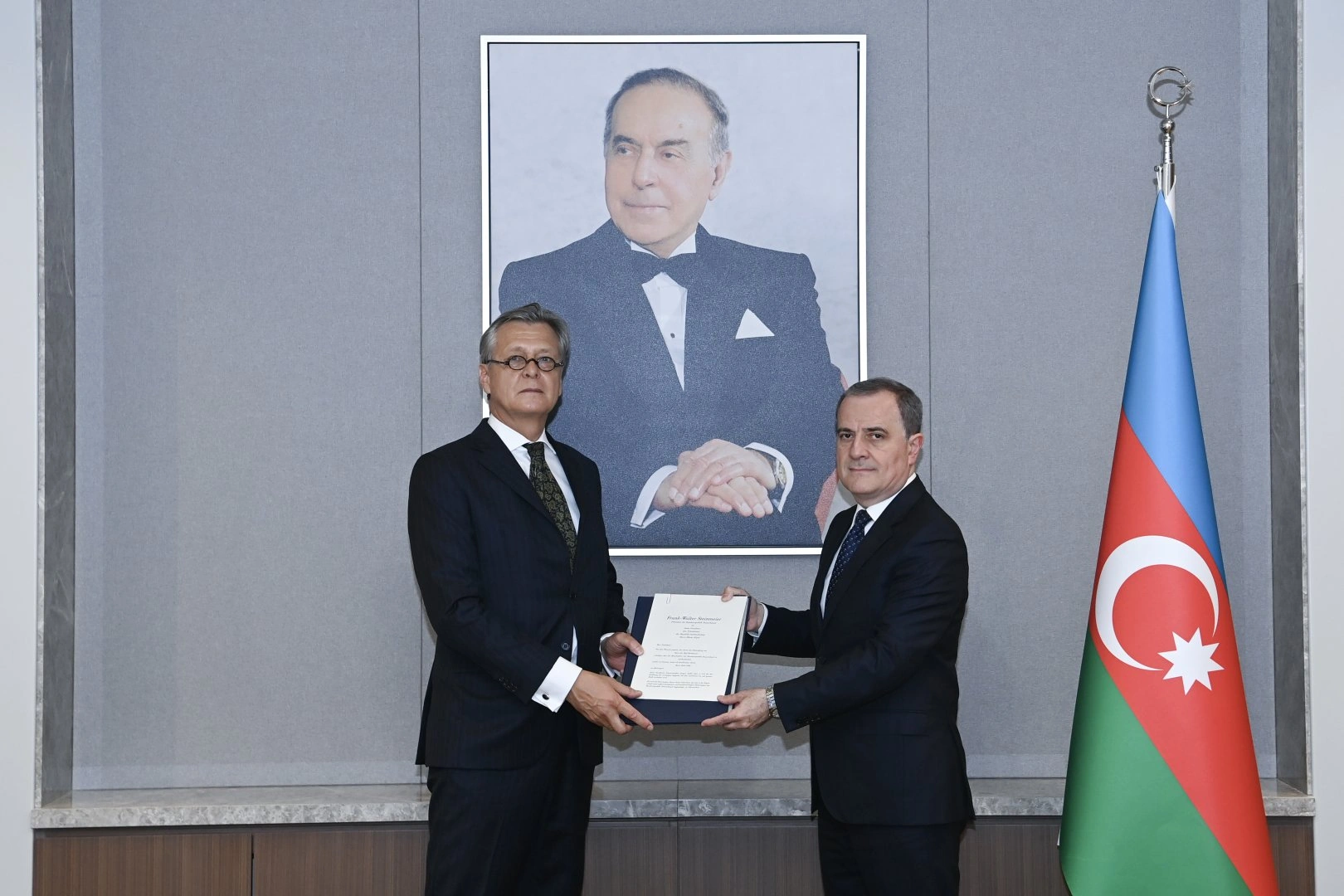 Azerbaijan's foreign minister welcomes new German ambassador (PHOTO)