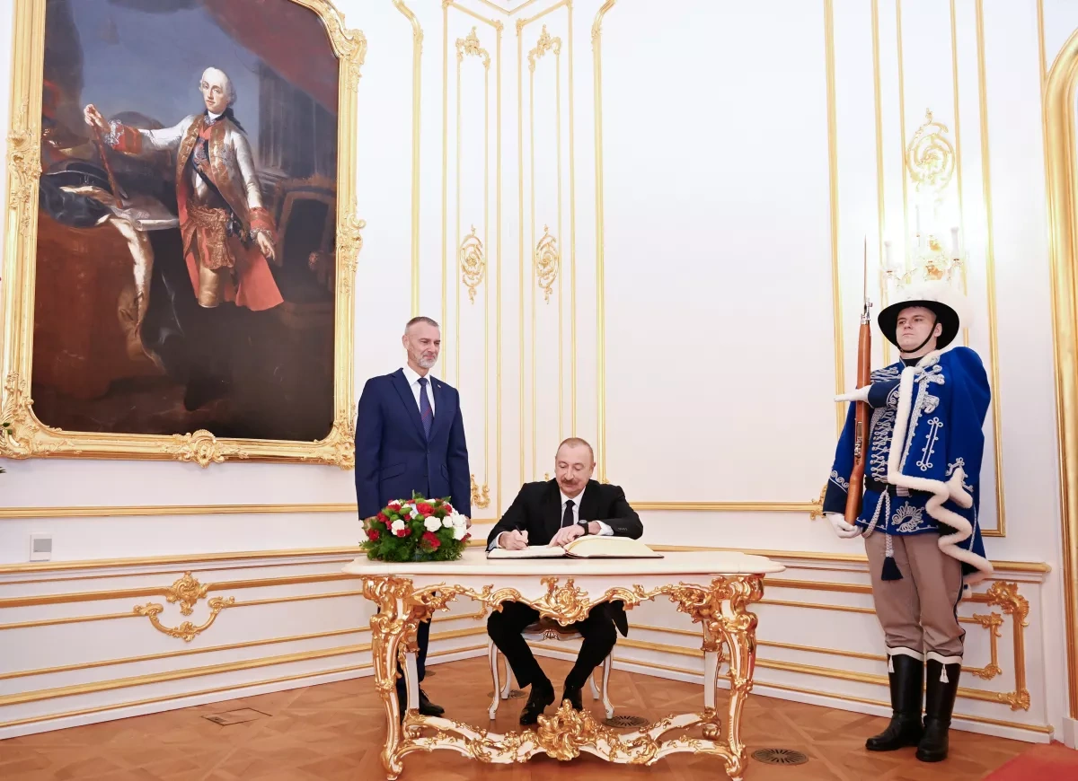 Azerbaijani president holds one-on-one, expanded meetings with Speaker of Slovak National Council PHOTO