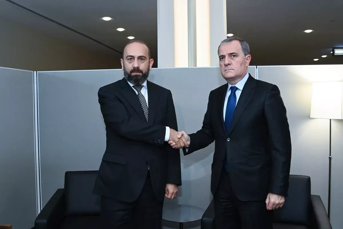 Azerbaijan, Armenia foreign ministers discuss peace, transport links in New York