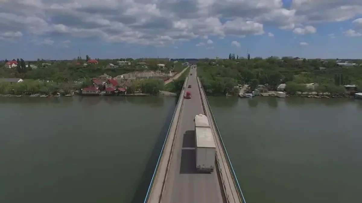 Odesa: Russian missiles kill eight, hit port facility and fuel supply bridge