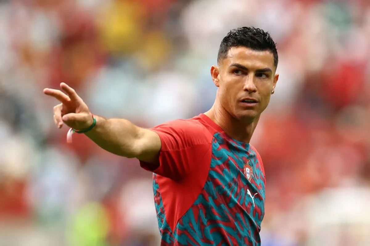 Ronaldo expresses support for Messi following his father’s death